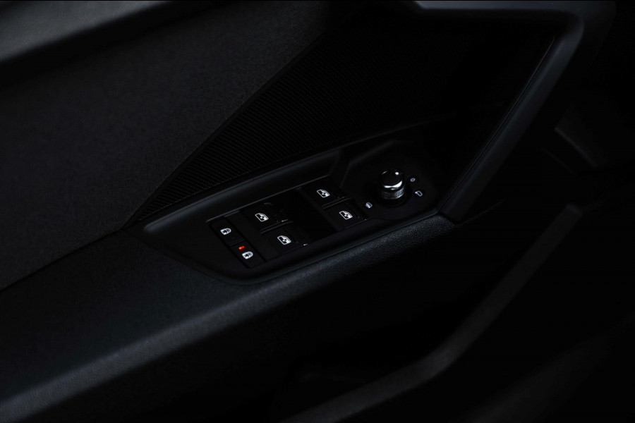 Audi A3 Sportback 30 TFSI Business Edition 110 PK 1e Eig Adaptive Stoelverwarming Full LED 18''