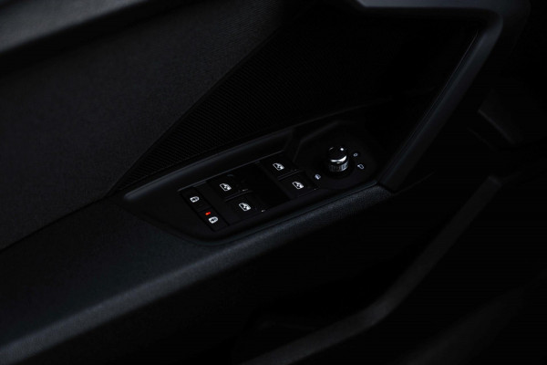 Audi A3 Sportback 30 TFSI Business Edition 110 PK 1e Eig Adaptive Stoelverwarming Full LED 18''