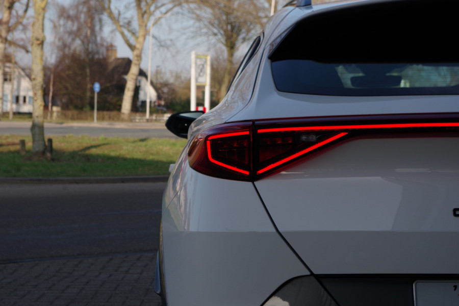 CUPRA Formentor 1.4 e-Hybrid 245 PK VZ Performance PHEV, Trekhaak, Adap. Cruise Control, Camera