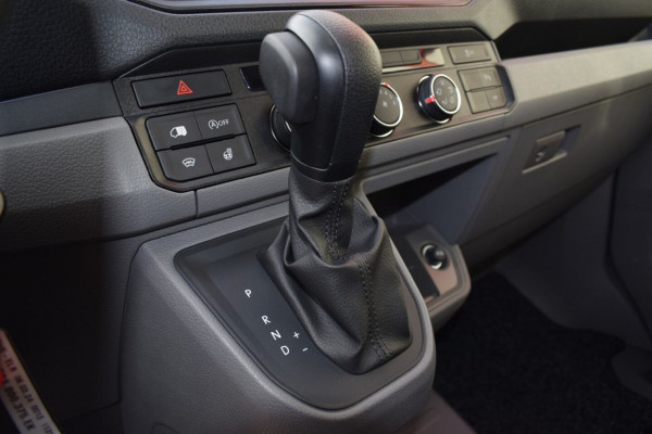 Volkswagen Crafter 2.0 TDI L3H3 Highline 140 PK LED TREKHAAK NAVI BETIMMERING