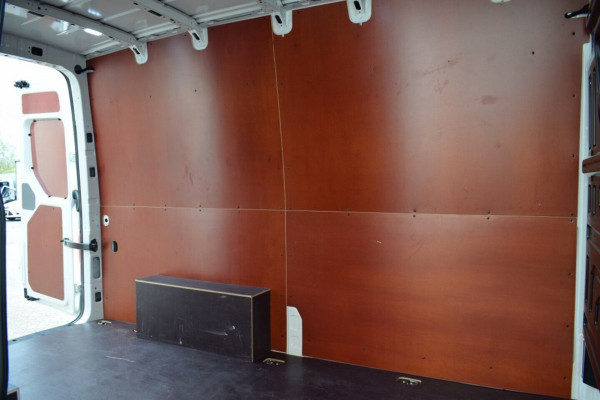 Volkswagen Crafter 2.0 TDI L3H3 Highline 140 PK LED TREKHAAK NAVI BETIMMERING