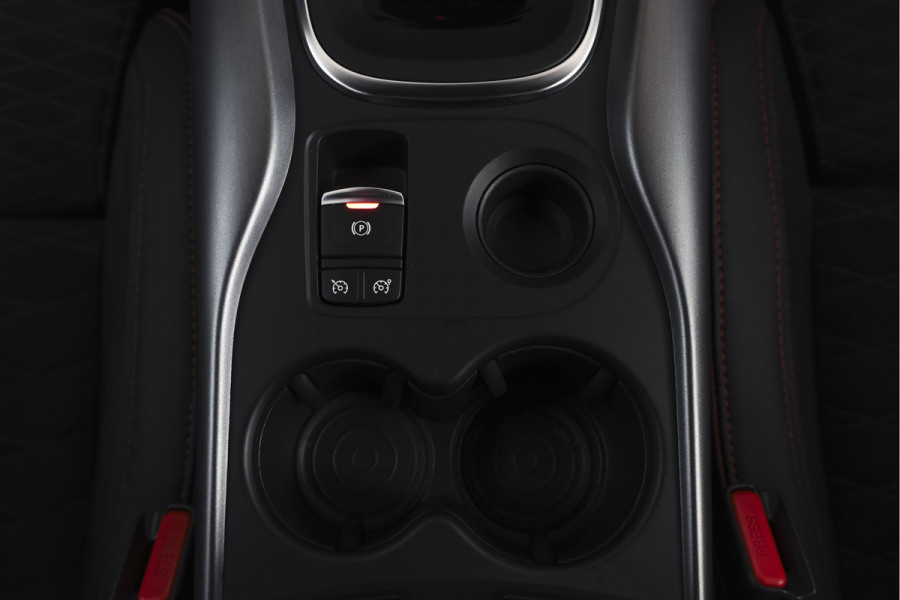 Renault Kadjar 1.3 TCe 160 PK Black Edition - Automaat Orig. NL | Cruise | PDC | Camera | NAV + App. Connect | Stoelverw. | ECC | Bose | Trekhaak | LM 19" |