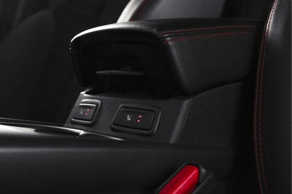 Renault Kadjar 1.3 TCe 160 PK Black Edition - Automaat Orig. NL | Cruise | PDC | Camera | NAV + App. Connect | Stoelverw. | ECC | Bose | Trekhaak | LM 19" |