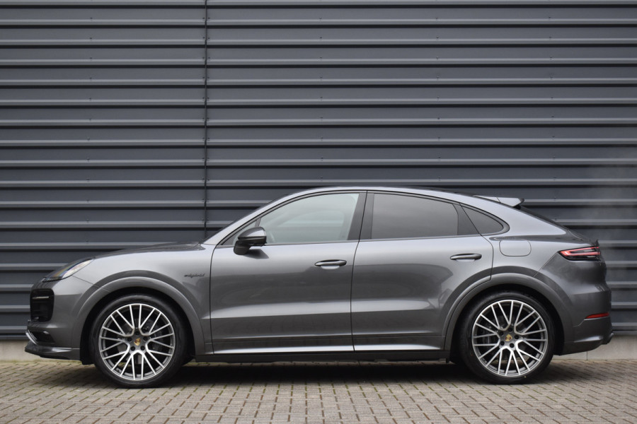 Porsche Cayenne Coupé 3.0 E-Hybrid 462pk SportDesign Techart | Pano | ACC | 22'' Wielen | PDLS+ Matrix | Alcantara dakhemel | Matrix PDLS+ |