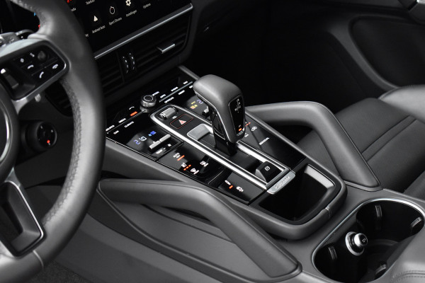 Porsche Cayenne Coupé 3.0 E-Hybrid 462pk SportDesign Techart | Pano | ACC | 22'' Wielen | PDLS+ Matrix | Alcantara dakhemel | Matrix PDLS+ |
