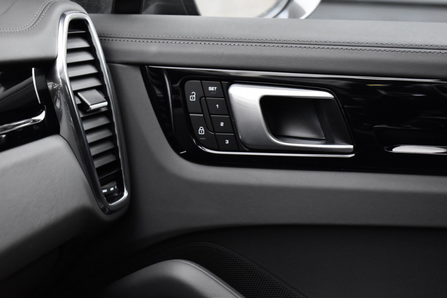 Porsche Cayenne Coupé 3.0 E-Hybrid 462pk SportDesign Techart | Pano | ACC | 22'' Wielen | PDLS+ Matrix | Alcantara dakhemel | Matrix PDLS+ |