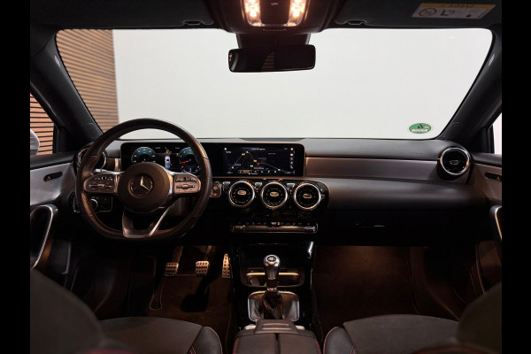 Mercedes-Benz A-Klasse 200 Business Solution AMG | LED | 18' inch | Sportstoelen | Parkeerassistent | Navigatie | NAP
