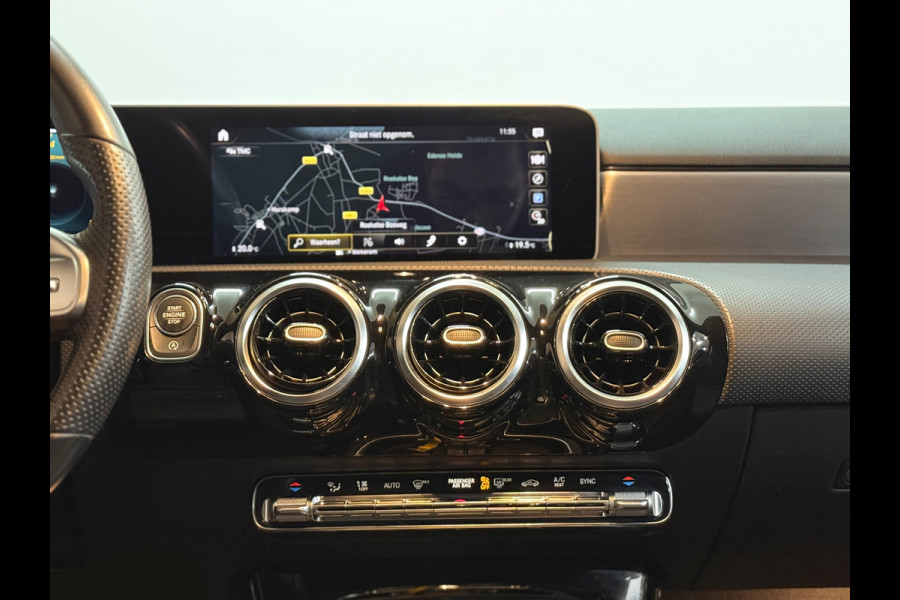 Mercedes-Benz A-Klasse 200 Business Solution AMG | LED | 18' inch | Sportstoelen | Parkeerassistent | Navigatie | NAP