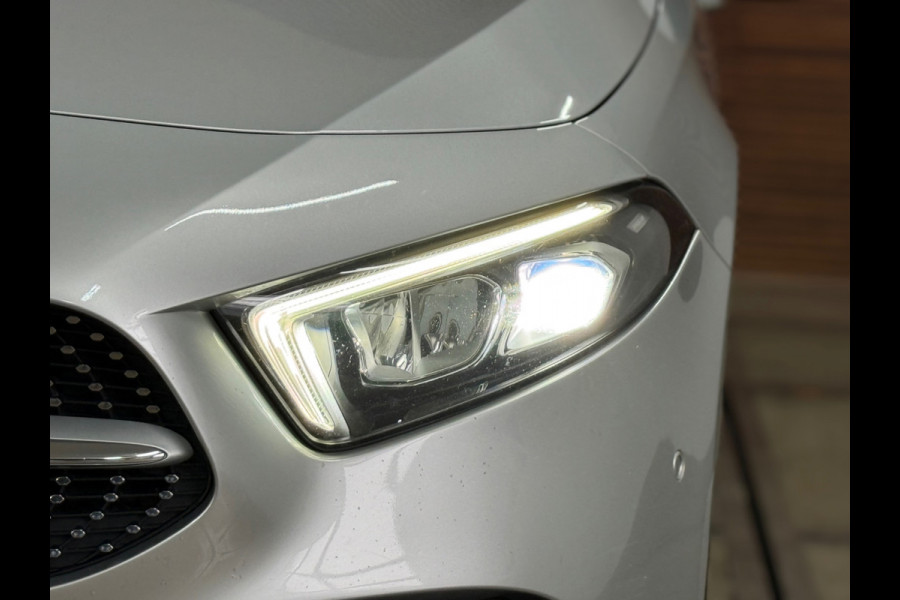 Mercedes-Benz A-Klasse 200 Business Solution AMG | LED | 18' inch | Sportstoelen | Parkeerassistent | Navigatie | NAP