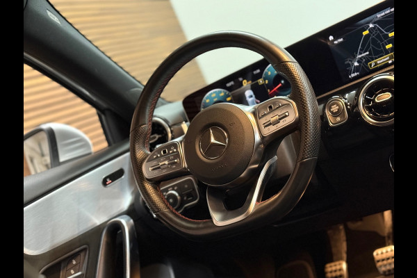 Mercedes-Benz A-Klasse 200 Business Solution AMG | LED | 18' inch | Sportstoelen | Parkeerassistent | Navigatie | NAP