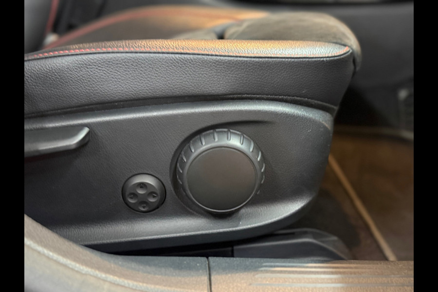 Mercedes-Benz A-Klasse 200 Business Solution AMG | LED | 18' inch | Sportstoelen | Parkeerassistent | Navigatie | NAP