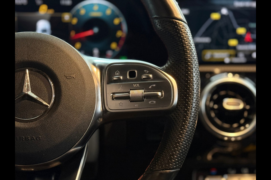 Mercedes-Benz A-Klasse 200 Business Solution AMG | LED | 18' inch | Sportstoelen | Parkeerassistent | Navigatie | NAP