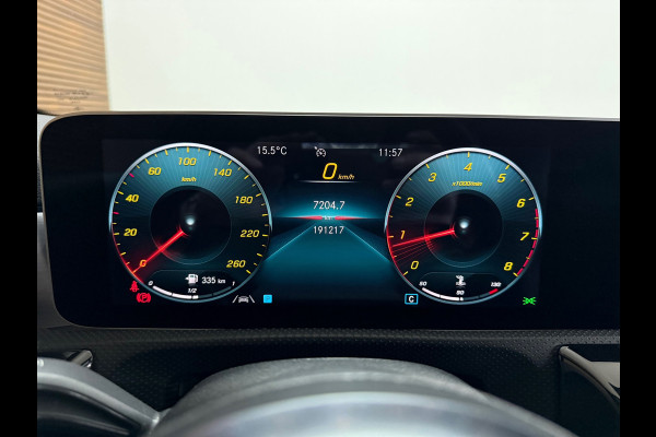 Mercedes-Benz A-Klasse 200 Business Solution AMG | LED | 18' inch | Sportstoelen | Parkeerassistent | Navigatie | NAP