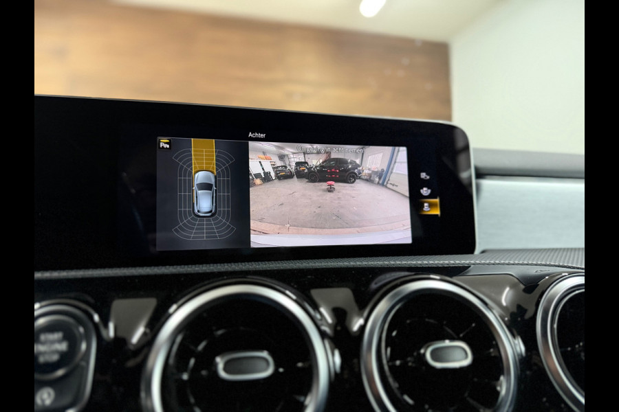 Mercedes-Benz A-Klasse 200 Business Solution AMG | LED | 18' inch | Sportstoelen | Parkeerassistent | Navigatie | NAP