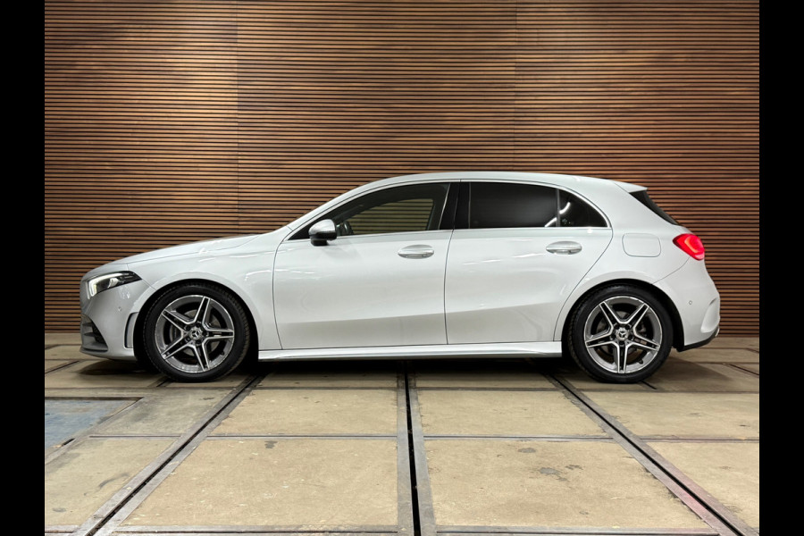 Mercedes-Benz A-Klasse 200 Business Solution AMG | LED | 18' inch | Sportstoelen | Parkeerassistent | Navigatie | NAP