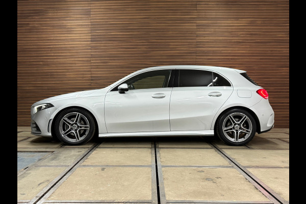 Mercedes-Benz A-Klasse 200 Business Solution AMG | LED | 18' inch | Sportstoelen | Parkeerassistent | Navigatie | NAP
