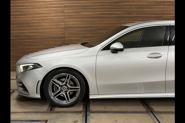 Mercedes-Benz A-Klasse 200 Business Solution AMG | LED | 18' inch | Sportstoelen | Parkeerassistent | Navigatie | NAP