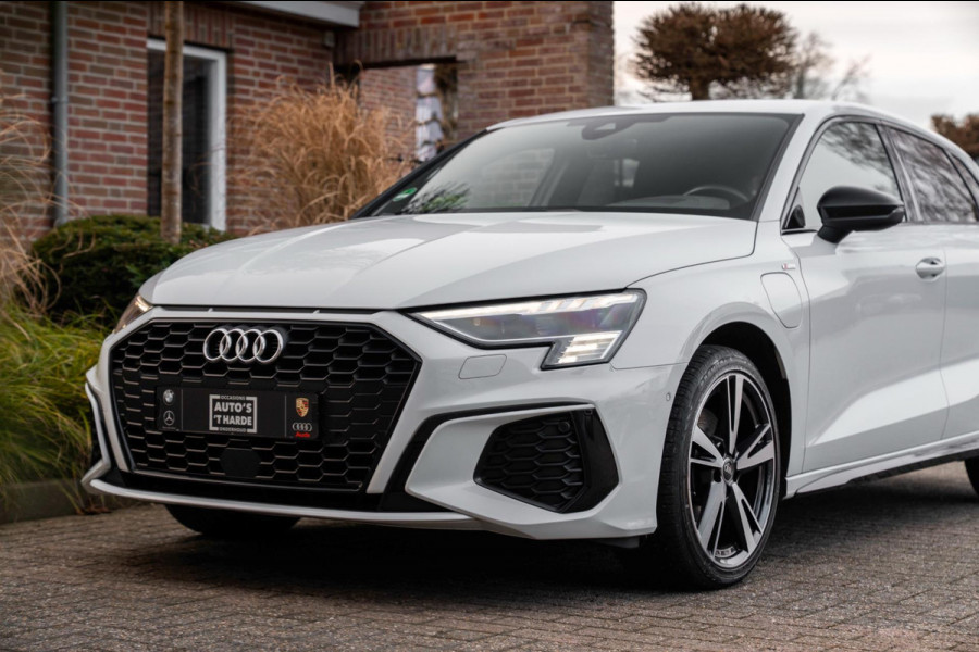 Audi A3 Sportback 40 TFSI e s edition ACC B&O Matrix LED Ambiance Elek.Klep Keyless Stoelverwarming 18''