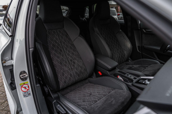 Audi A3 Sportback 40 TFSI e s edition ACC B&O Matrix LED Ambiance Elek.Klep Keyless Stoelverwarming 18''