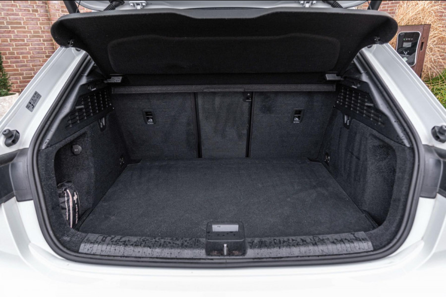 Audi A3 Sportback 40 TFSI e s edition ACC B&O Matrix LED Ambiance Elek.Klep Keyless Stoelverwarming 18''