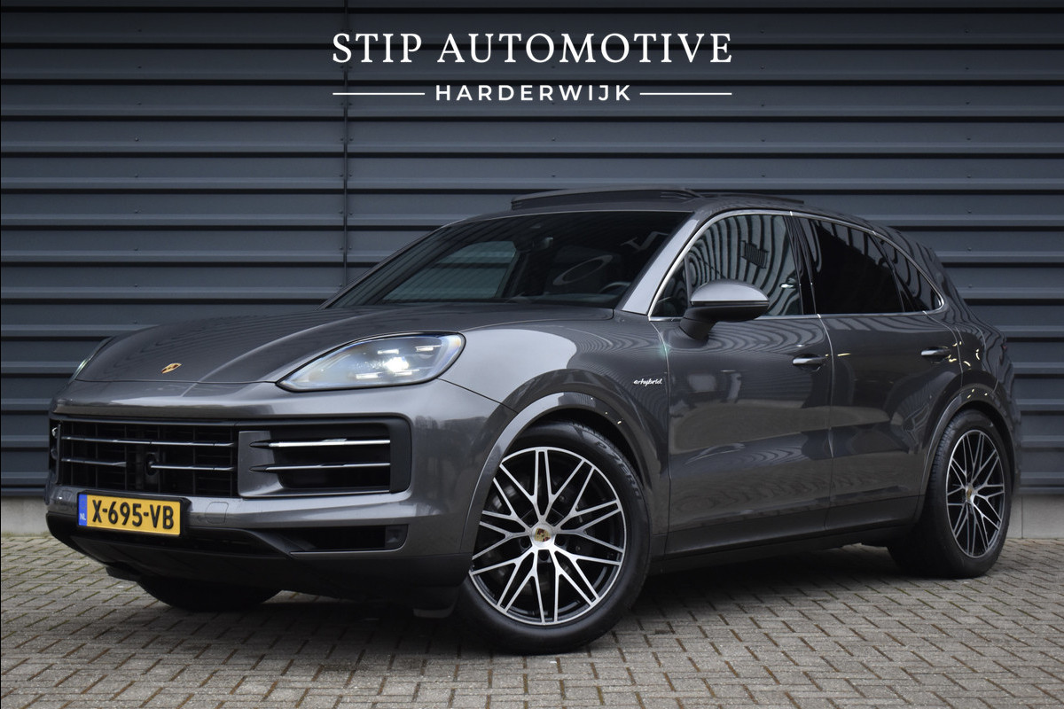 Porsche Cayenne 3.0 E-Hybrid 470pk Sport Chrono | Panorama | Matrix | ACC | 21'' Wielen | Bose | Trekhaak | Orig. NL |