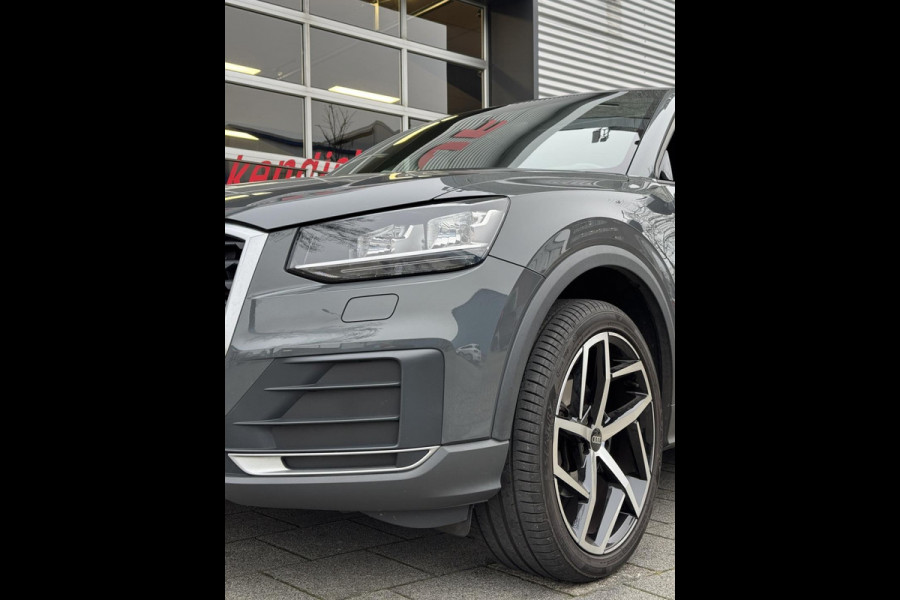 Audi Q2 30 TFSI Design Pro Line Plus - AUTOMAAT I Panorama dak I Airco I PDC I Sport velgen 19 I Afneembare trekhaak I Dealer ond.