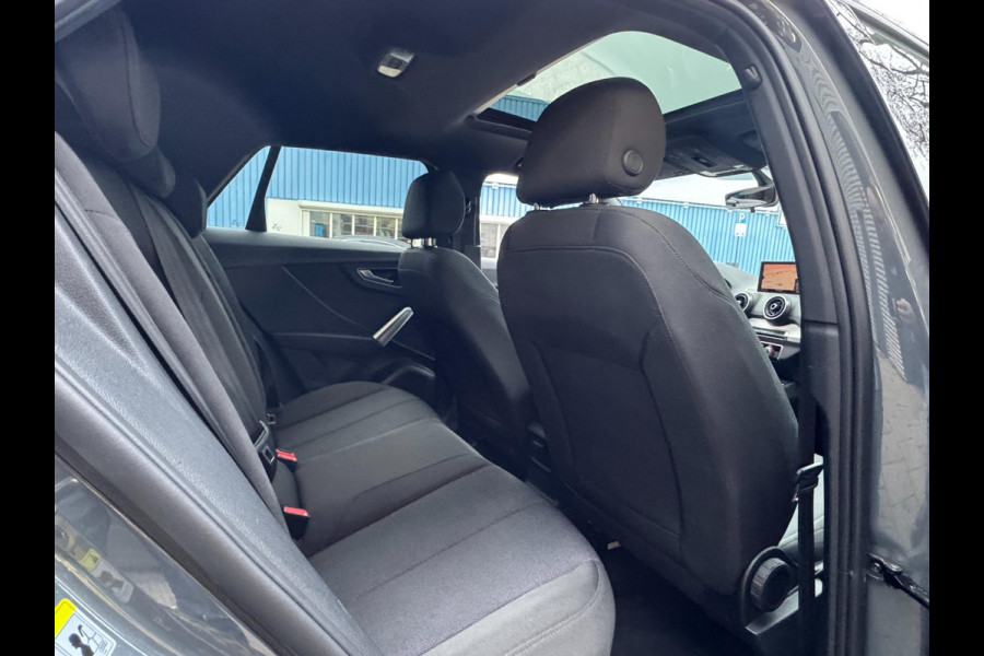 Audi Q2 30 TFSI Design Pro Line Plus - AUTOMAAT I Panorama dak I Airco I PDC I Sport velgen 19 I Afneembare trekhaak I Dealer ond.