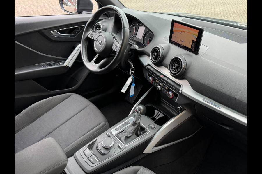 Audi Q2 30 TFSI Design Pro Line Plus - AUTOMAAT I Panorama dak I Airco I PDC I Sport velgen 19 I Afneembare trekhaak I Dealer ond.