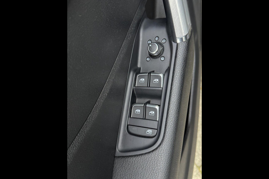 Audi Q2 30 TFSI Design Pro Line Plus - AUTOMAAT I Panorama dak I Airco I PDC I Sport velgen 19 I Afneembare trekhaak I Dealer ond.