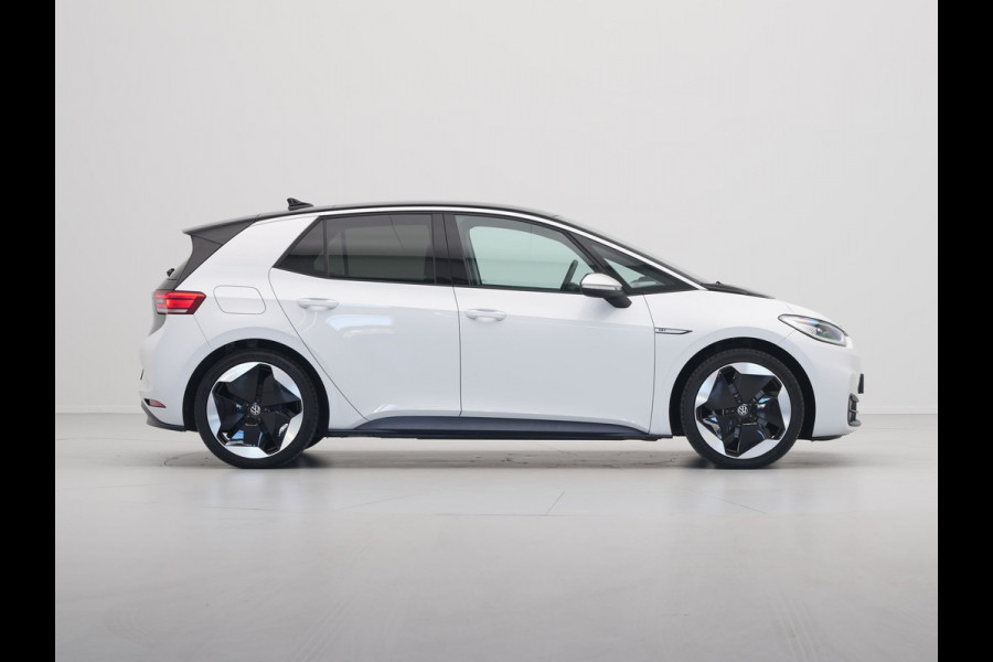 Volkswagen ID.3 First Max 58 kWh 204pk Trekhaak Panorama Navigatie Camera Stoel/Stuurverwarming