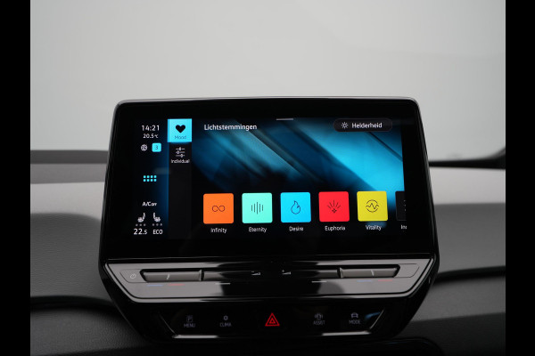 Volkswagen ID.3 First Max 58 kWh 204pk Trekhaak Panorama Navigatie Camera Stoel/Stuurverwarming
