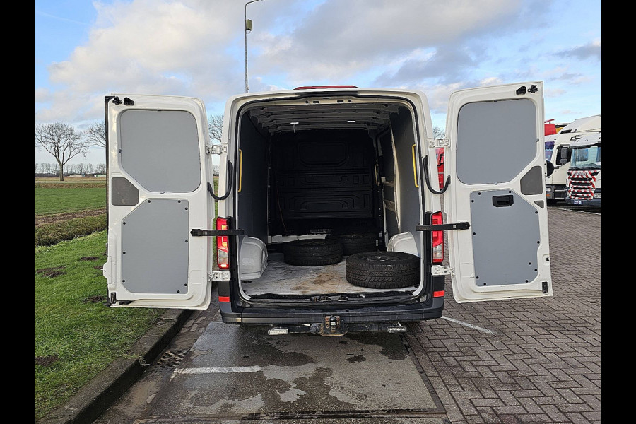Volkswagen Crafter 30 2.0 TDI 102 L2H1 airco, trekhaak