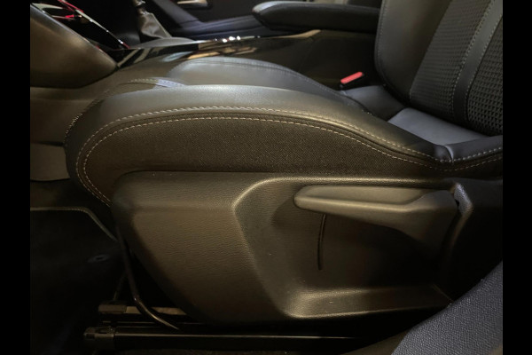 Peugeot 208 1.2 PureTech GT 100PK AIRCO CLIMA NAVI CRUISE PANO APPLE CARPLAY 3D COCKPIT PDC CAM LAGE KM STAND NIEUWSTAAT