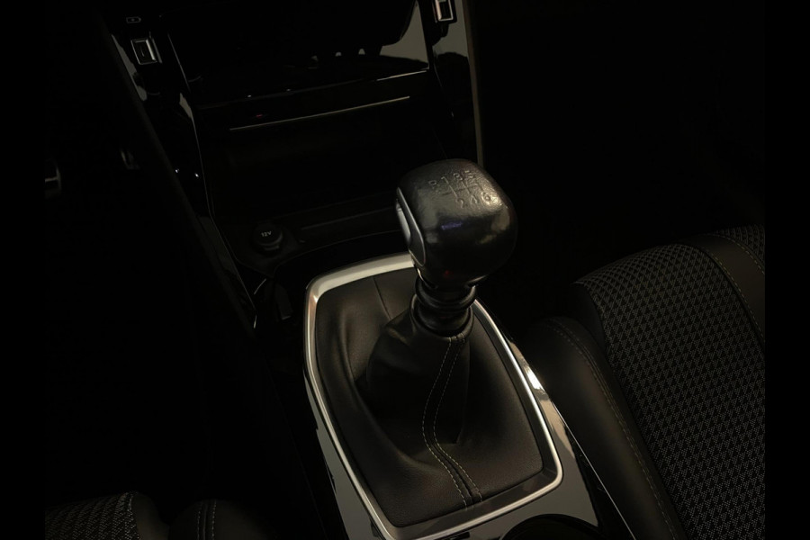 Peugeot 208 1.2 PureTech GT 100PK AIRCO CLIMA NAVI CRUISE PANO APPLE CARPLAY 3D COCKPIT PDC CAM LAGE KM STAND NIEUWSTAAT