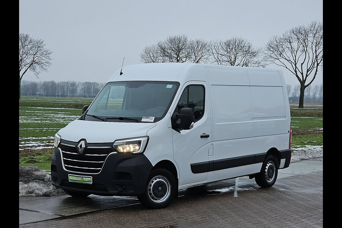 Renault Master T35 2.3 dCi 135 L2H2 airco, navi, pdc, trekhaak
