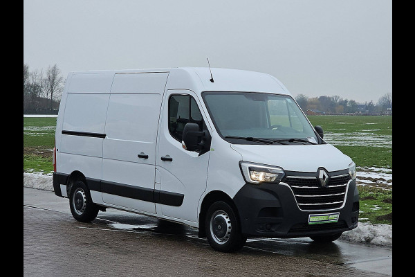 Renault Master T35 2.3 dCi 135 L2H2 airco, navi, pdc, trekhaak