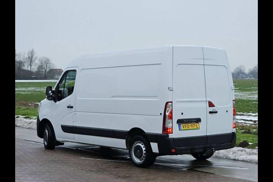 Renault Master T35 2.3 dCi 135 L2H2 airco, navi, pdc, trekhaak