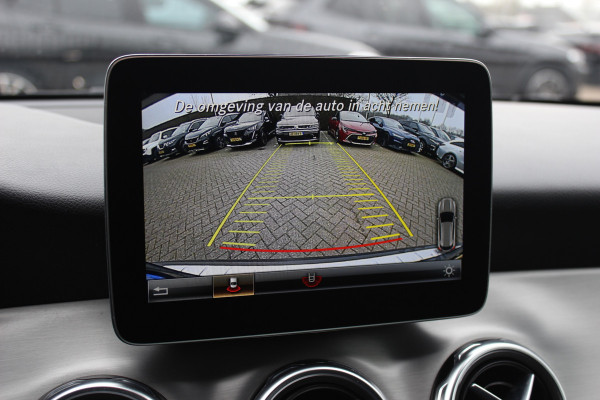Mercedes-Benz GLA 180 Business Solution AMG Night Upgrade / Camera / Apple CarPlay / 19'' / Half leder / Navigatie / Getint glas / Stoelverwarming / Cruise Control