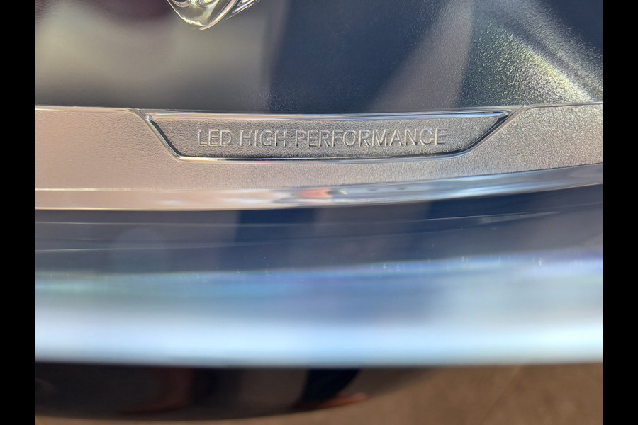 Mercedes-Benz GLA 180 Business Solution AMG Panoramadak Clima Cruise Navigatie camera 18"LM