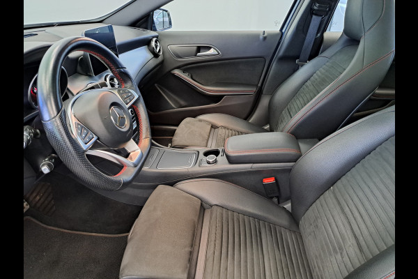 Mercedes-Benz GLA 180 Business Solution AMG Panoramadak Clima Cruise Navigatie camera 18"LM