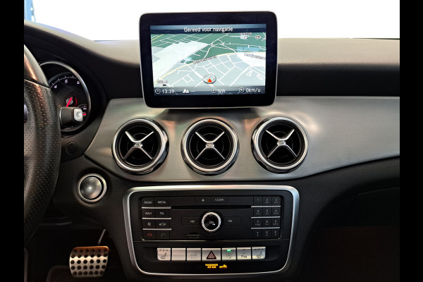 Mercedes-Benz GLA 180 Business Solution AMG Panoramadak Clima Cruise Navigatie camera 18"LM