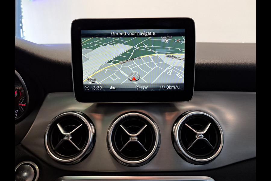 Mercedes-Benz GLA 180 Business Solution AMG Panoramadak Clima Cruise Navigatie camera 18"LM