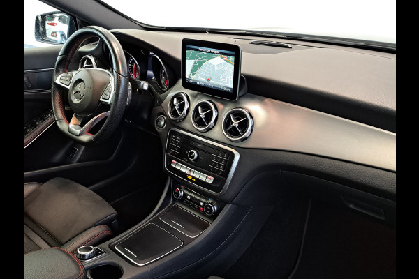Mercedes-Benz GLA 180 Business Solution AMG Panoramadak Clima Cruise Navigatie camera 18"LM