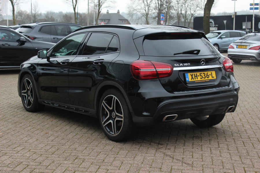 Mercedes-Benz GLA 180 Business Solution AMG Night Upgrade / Camera / Apple CarPlay / 19'' / Half leder / Navigatie / Getint glas / Stoelverwarming / Cruise Control