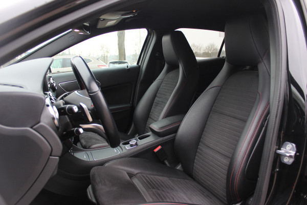 Mercedes-Benz GLA 180 Business Solution AMG Night Upgrade / Camera / Apple CarPlay / 19'' / Half leder / Navigatie / Getint glas / Stoelverwarming / Cruise Control