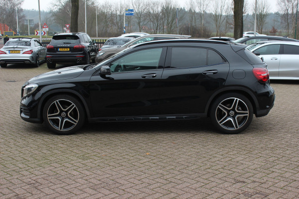 Mercedes-Benz GLA 180 Business Solution AMG Night Upgrade / Camera / Apple CarPlay / 19'' / Half leder / Navigatie / Getint glas / Stoelverwarming / Cruise Control