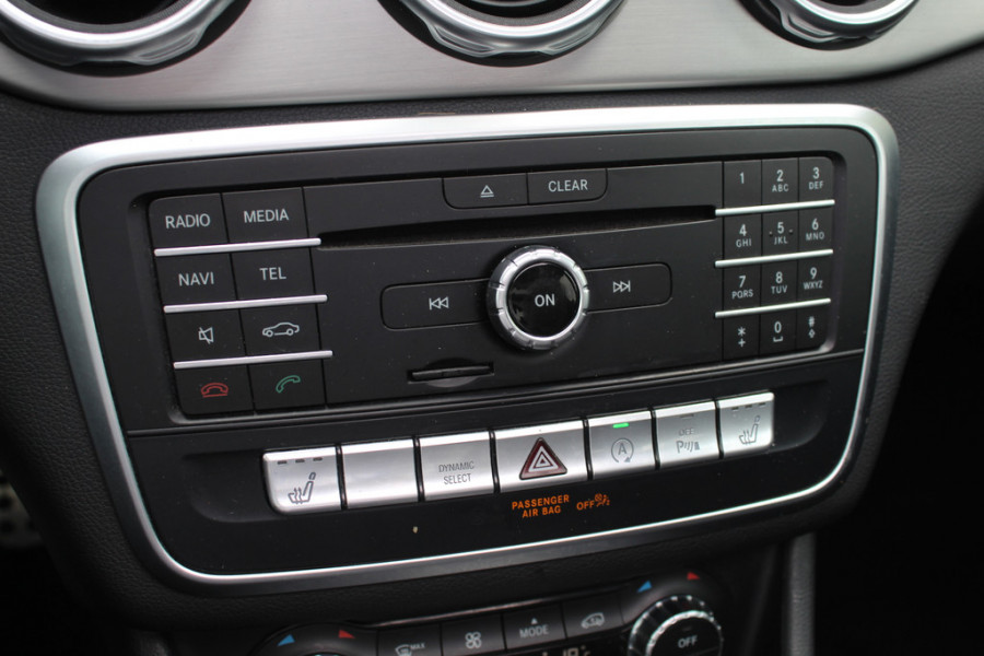 Mercedes-Benz GLA 180 Business Solution AMG Night Upgrade / Camera / Apple CarPlay / 19'' / Half leder / Navigatie / Getint glas / Stoelverwarming / Cruise Control