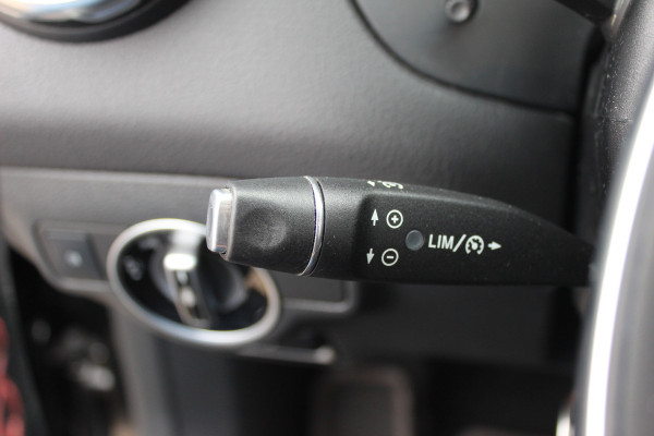 Mercedes-Benz GLA 180 Business Solution AMG Night Upgrade / Camera / Apple CarPlay / 19'' / Half leder / Navigatie / Getint glas / Stoelverwarming / Cruise Control