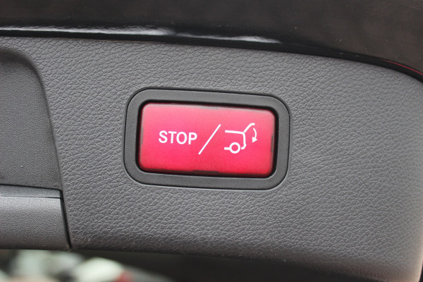 Mercedes-Benz GLA 180 Business Solution AMG Night Upgrade / Camera / Apple CarPlay / 19'' / Half leder / Navigatie / Getint glas / Stoelverwarming / Cruise Control