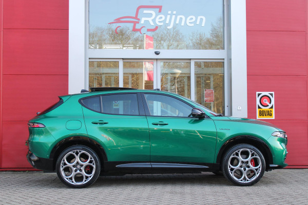Alfa Romeo Tonale PHEV 280PK VELOCE | PANORAMISCH SCHUIF / KANTELDAK | LEDEREN BEKLEDING | VOORSTOELEN / STUUR VERWARMD | VOORSTOELEN GEVENTILEERD | VOORSTOELEN ELEKTRISCH VERSTELBAAR | DRAADLOOS APPLE CARPLAY / ANDROID AUTO | 360° CAMERA | AUTOMATISCH DIMMENDE BUITENSPIEGELS | 20"INCH LICHTMETALEN VELGEN | ADAPTIVE CRUISE CONTROL | KEYLESS ENTRY / START | ELEKTRISCH BEDIENBARE ACHTERKLEP | DRAADLOZE TELEFOONLADER | AMBIENT LIGHTING | DONKERE HEMELBEKLEDING | SCHAKELFLIPPERS AAN HET STUUR | VERWARMDE RUITENSPROEIERS |